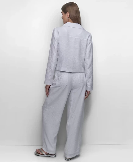 Женская куртка DKNY на молнии white