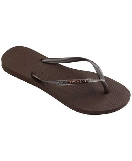  Женские тонкие босоножки с металлическим круглым носком и логотипом dark brown