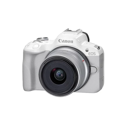 Беззеркальная Canon EOS R50 с объективом 18–45 мм, белая