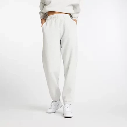Штаны New Balance Sport Essentials Jogger черные