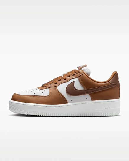 Женские кроссовки Nike Air Force 1 '07, орехово‑белые/серебристые
