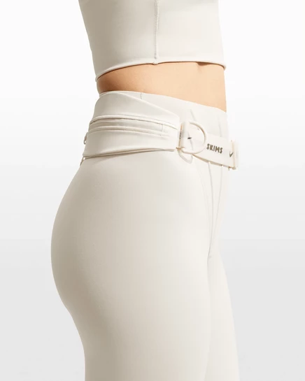 Женская поясная сумка NikeSKIMS, ivory/silver