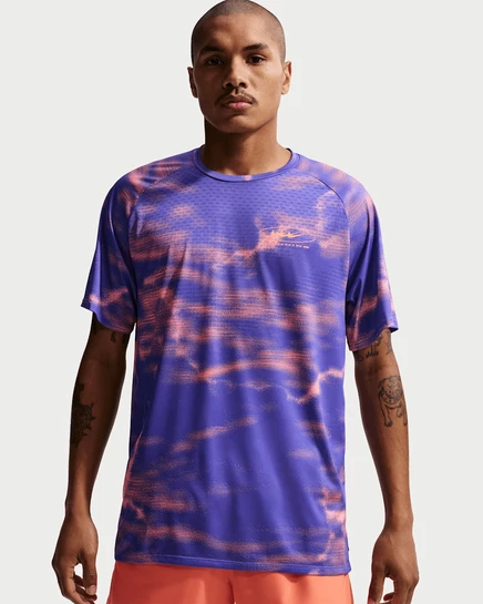 Мужская беговая футболка Nike Stride Dri-FIT, бордовая