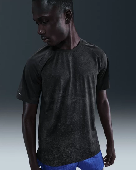 Мужская беговая футболка Nike Stride Dri-FIT, темно-черная