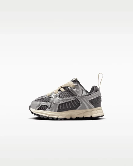 Детские кроссовки Nike Vomero 5, серые с серебристым