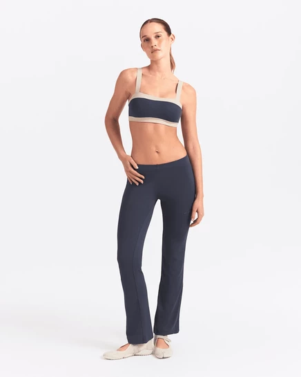 Женские расклешенные брюки NikeSKIMS Airy, темно-синие