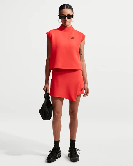 Женский скорт Nike Tech Fleece, светло-красный/черный