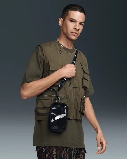 Унисекс сумка для телефона Nike Club Phone Bag, черно-белая