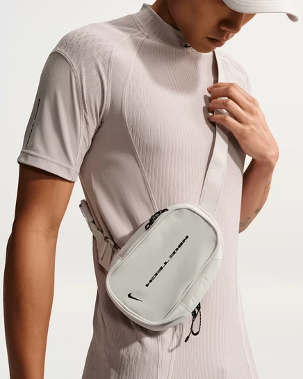 Сумка Nike Commute Tech через плечо 1 л, бежевая/черная