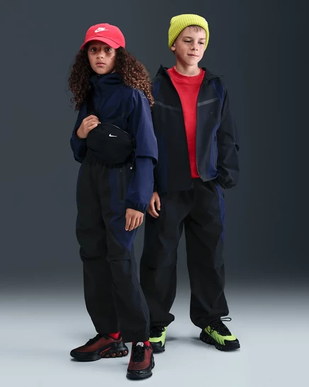 Брюки для мальчиков Nike Tech тканые, черные/темно-синие