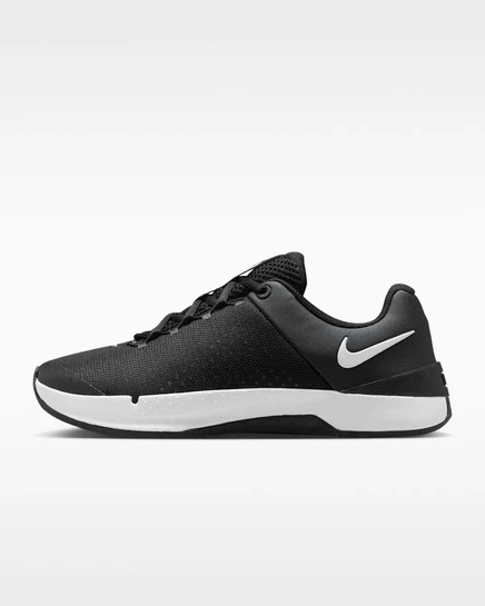 Женские кроссовки Nike MC Trainer 4, черные/белые