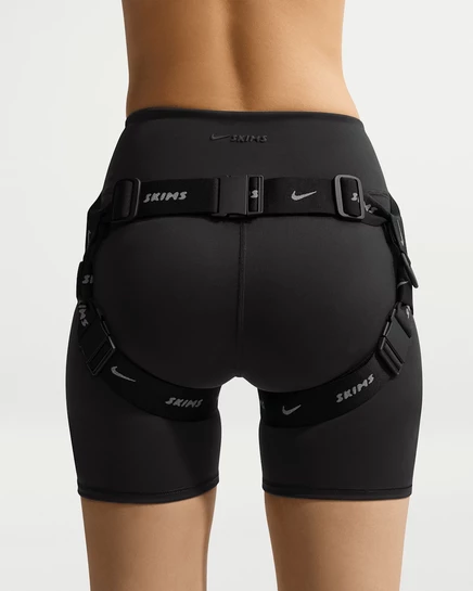 Женская поясная сумка NikeSKIMS Harness, обсидиан/серебристая
