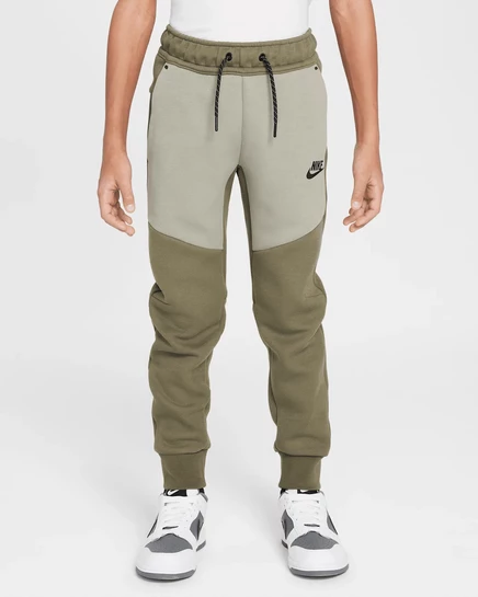 Джоггеры для мальчиков nike sportswear tech fleece, оливковый/светло-оливковый/черный