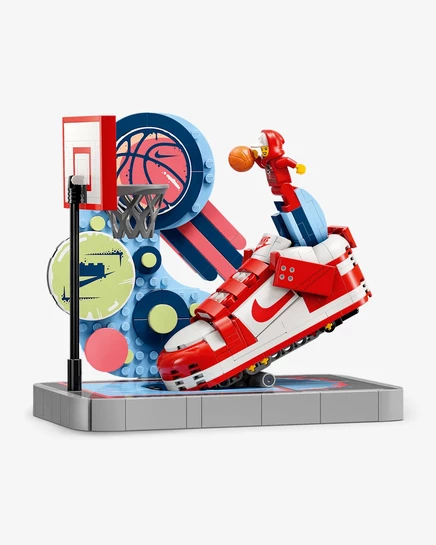 Набор Nike Air Max 95 x LEGO с минифигуркой, красно-белый