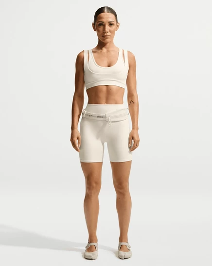 Женские велошорты NikeSKIMS Matte высокие 5″, айвори