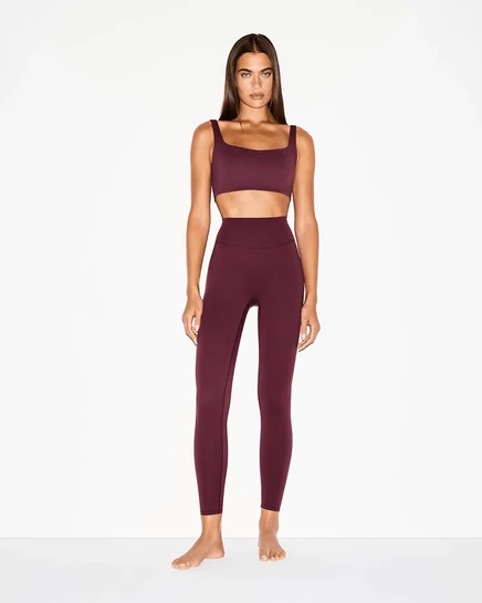 Женские леггинсы NikeSKIMS Matte 26″, currant