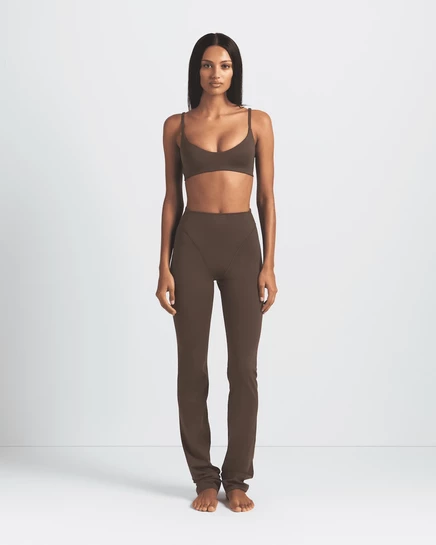 Женские леггинсы nike skims matte v-панель, nskm dark sepia