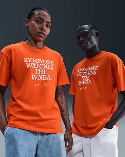Женская футболка Nike by TOGETHXR Everyone Watches WNBA, ярко-оранжевая