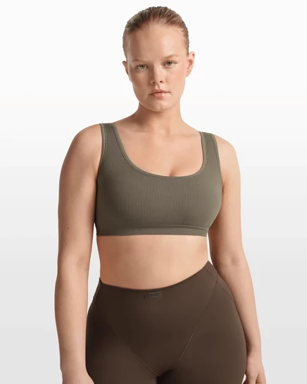 Женский спортивный бюстгальтер NikeSKIMS, бежевый