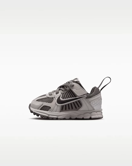 Детские кроссовки Nike Vomero 5, серые