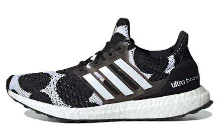 Женские кроссовки Adidas UltraBoost DNA, в горошек