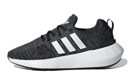 Детские кроссовки adidas Swift Run 22 J, черно-белые