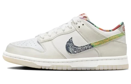 Кроссовки для девочек Nike Dunk Low, белые с принтом