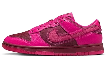 Женские кроссовки Nike Dunk Low Valentine's Day