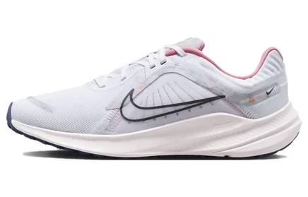 Женские кроссовки Nike Quest 5 Premium, бело-розовые
