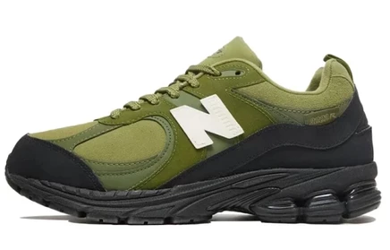 Кроссовки New Balance 2002R, мохово-зеленые