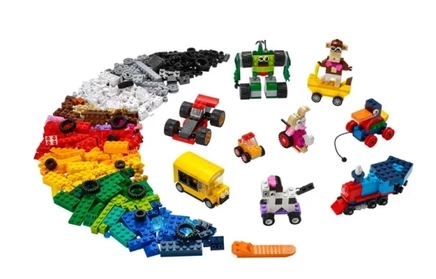 Конструктор LEGO Classic с набором колёс, 653 детали