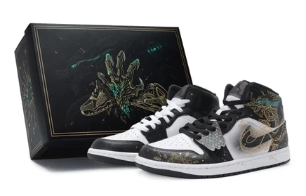 Мужские кроссовки Jordan AJ1 Mid, бело-черно-золотые