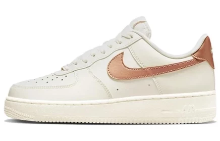 Женские кроссовки Nike Air Force 1 ’07, кремовые