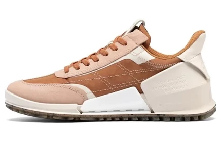 Женские кроссовки Ecco Striding 2.0