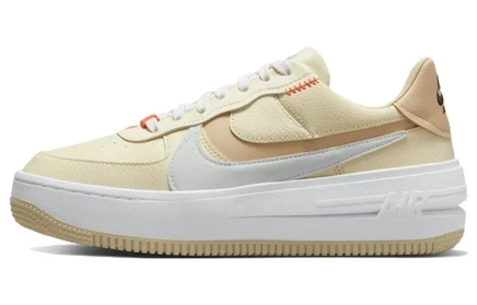 Женские кроссовки Nike Air Force 1 PLT.AF.ORM, молочные