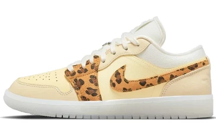 Женские кроссовки Jordan 1 Low SNKRS Day