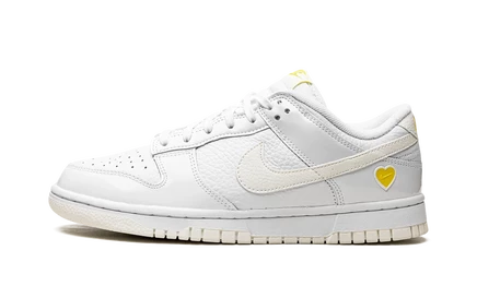 Женские кроссовки Nike Dunk Low, белые с желтым сердцем