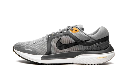 Кроссовки Nike Zoom Vomero 16