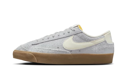 Женские кроссовки Nike Blazer Low ′77 Vintage, Football Grey Gum
