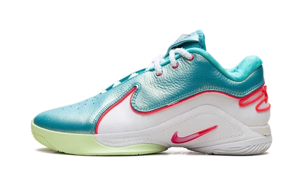 Кроссовки Nike LeBron 22 Christmas