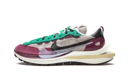 Кроссовки Nike VaporWaffle sacai, Villain Red/Neptune Green