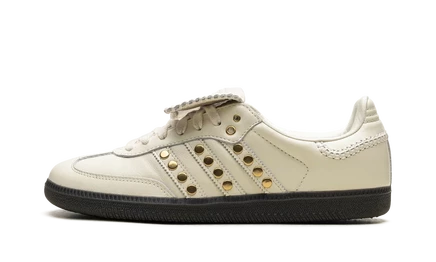 Кеды Adidas Samba Wales Bonner с золотистыми заклепками, кремовые