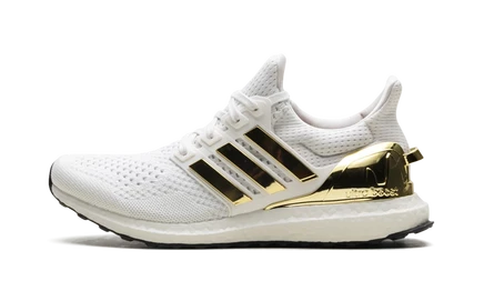 Кроссовки Adidas Ultra Boost «Fortnite Victory Crown»