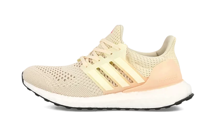 Женские кроссовки Adidas Ultraboost 1.0, экрю/полукоралловый