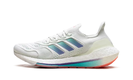 Женские кроссовки Adidas Ultra Boost 22, белые с иридесцентным отливом