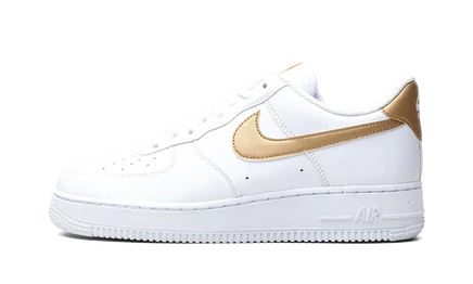 Женские кроссовки Nike Air Force 1 Low '07 Next Nature, белые/золотистые