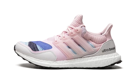 Женские кроссовки Adidas Ultraboost S&L DNA «Women in Power»