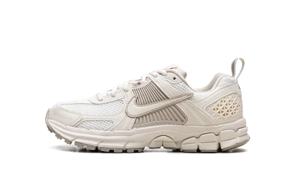 Детские кроссовки nike zoom vomero, кремовые