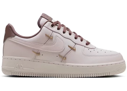 Женские кроссовки Nike Air Force 1 '07 LX CN, розовый Oxford/золотой