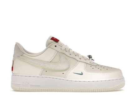 Кроссовки Nike Air Force 1 Low '07 Year of the Dragon, слоновая кость/мятно‑зеленые